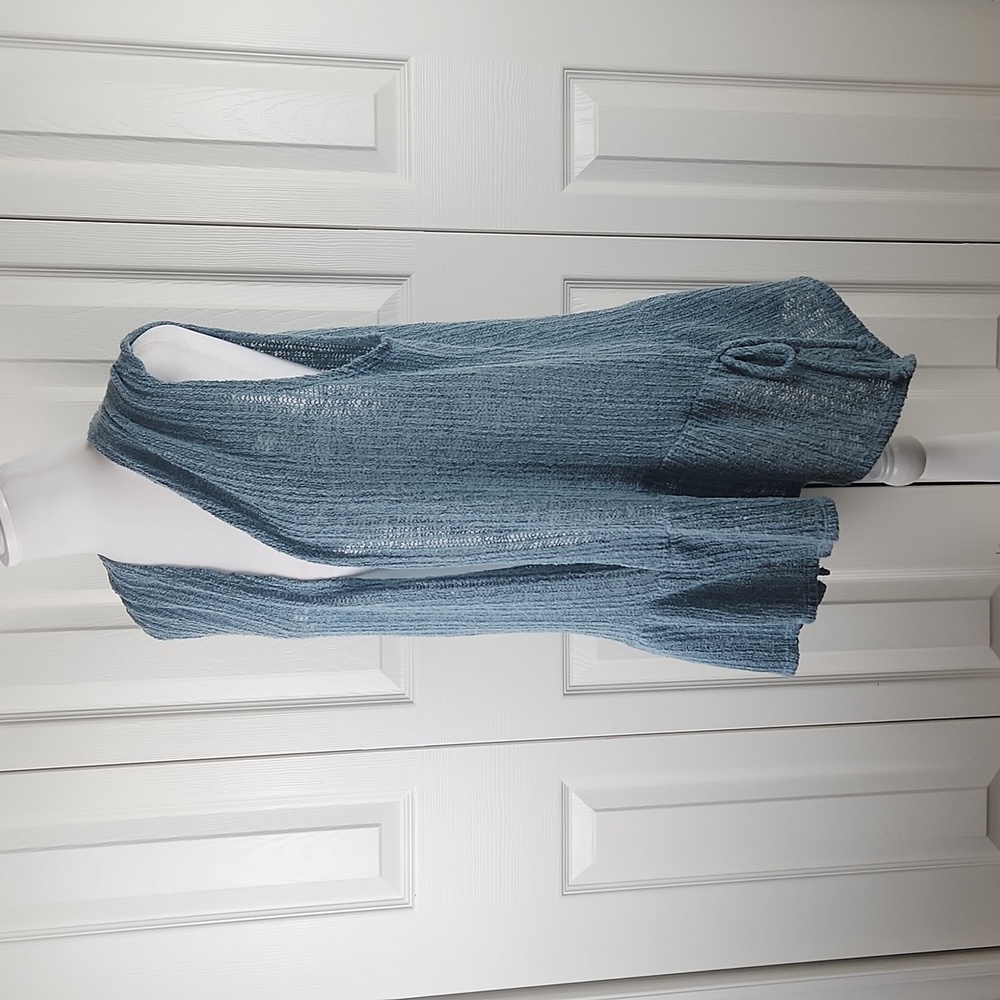 BEAUTIFUL cardigan vest, with cute accent bows size M